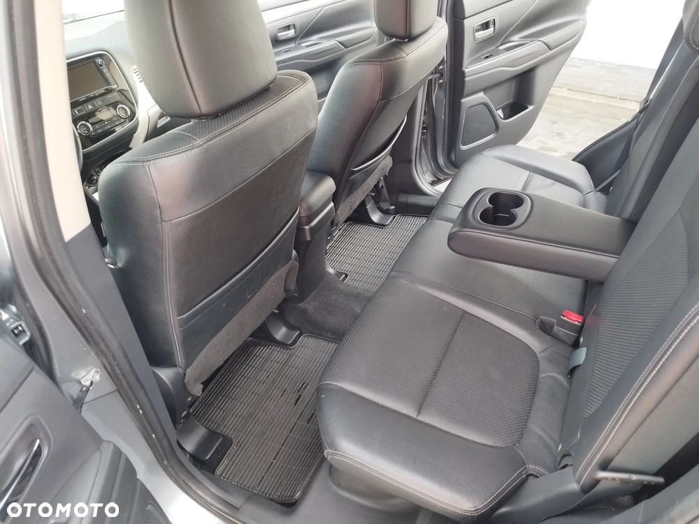 Mitsubishi Outlander 2.0 4WD CVT Diamant Edition+ - 25
