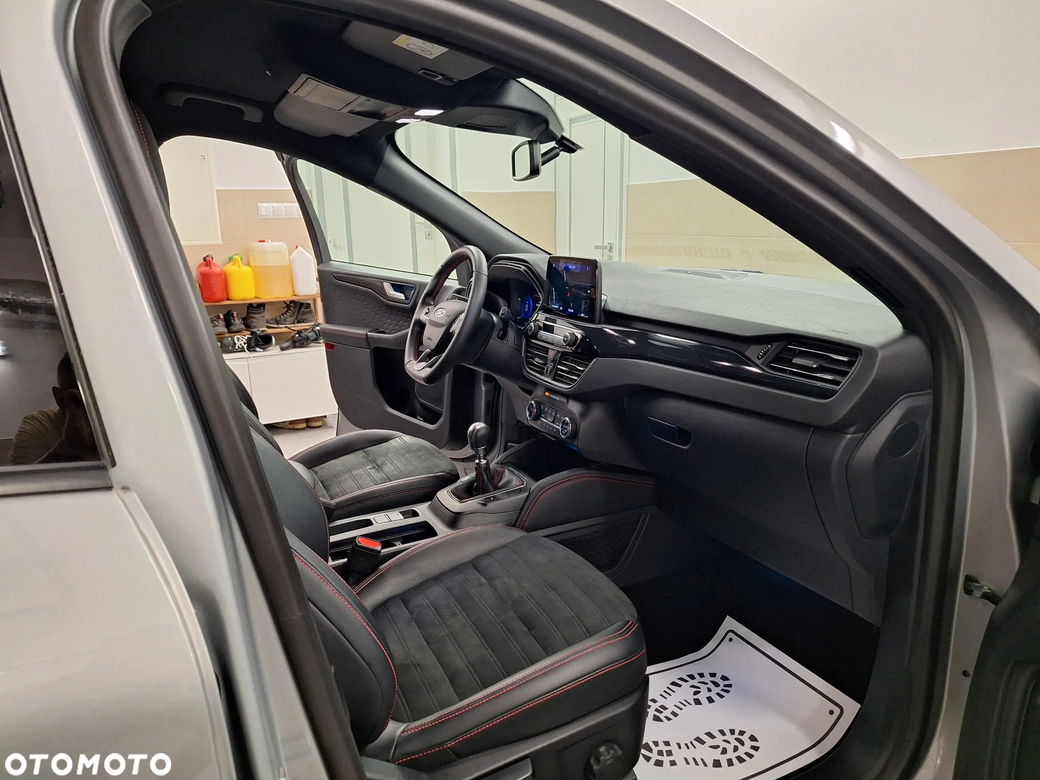 Ford Kuga 2.0 EcoBlue Hybrid ST-LINE X - 28