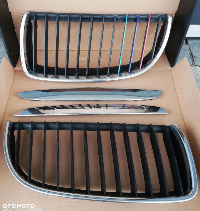 Atrapa Grill Nerki lewa prawa BMW E90 E91 M-pakiet - 1