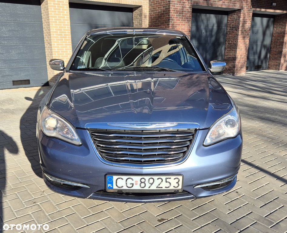 Chrysler 200 - 2