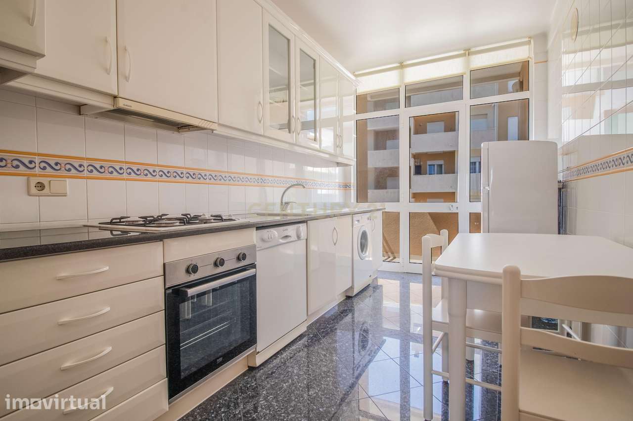Apartamento T2  com Vista Mar na Prestigiada Zona Sotto Mayor - Grande imagem: 3/36