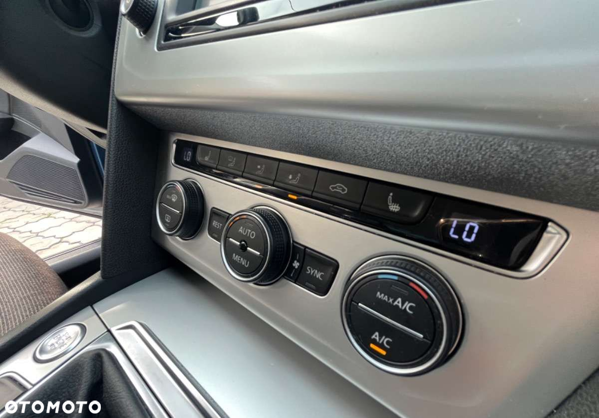 Volkswagen Passat - 30