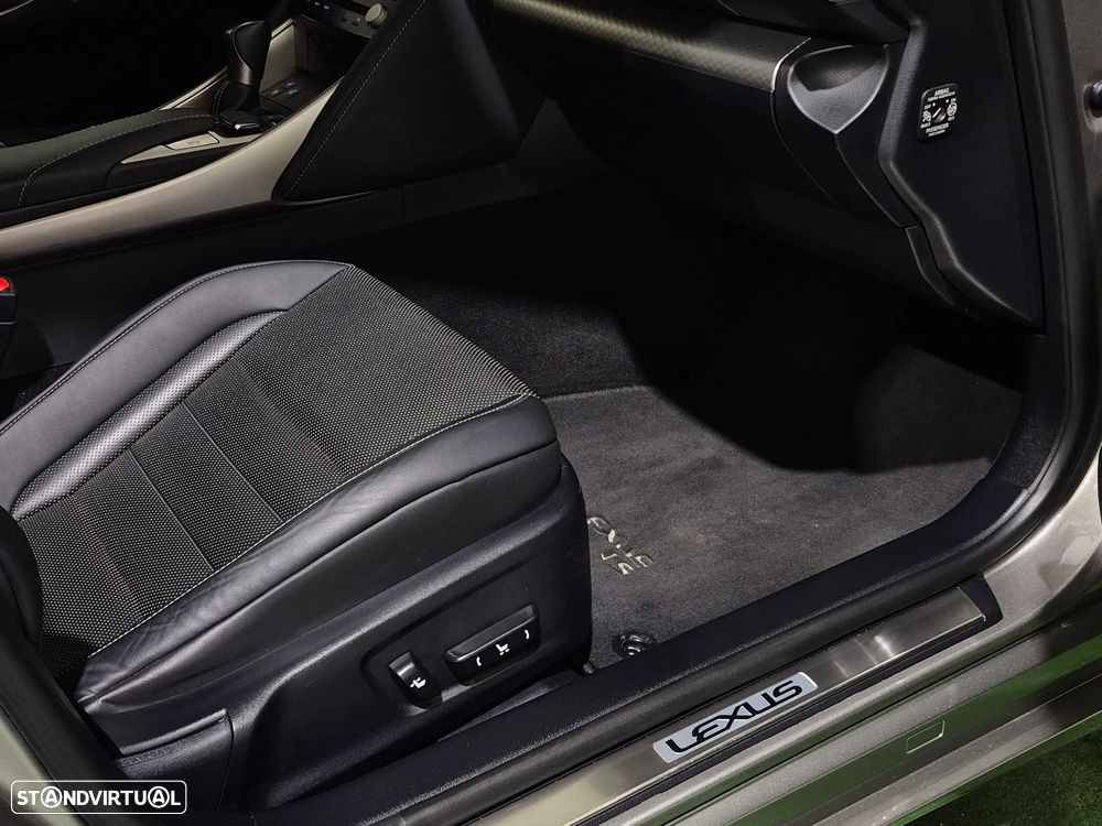 Lexus IS 200 t SPORT - 33