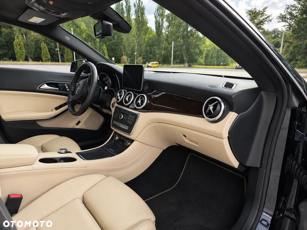 Mercedes-Benz CLA 250 4-Matic - 19