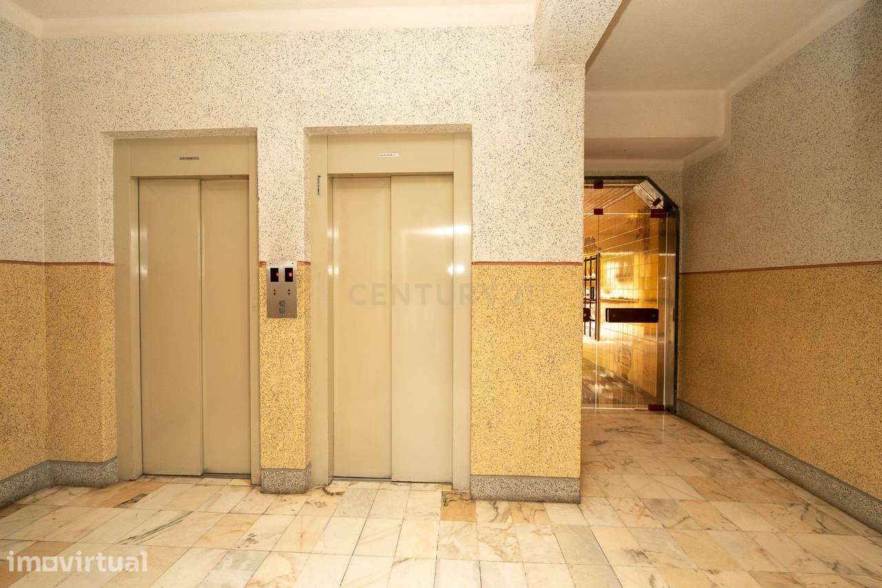 ** Apartamento T3 Remodelado na Póvoa de Santa Iria com Garagem e vist - Grande imagem: 5/51