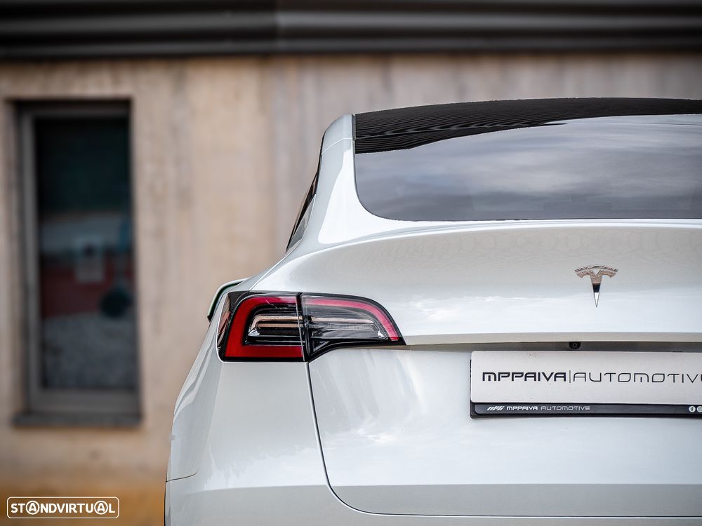 Tesla Model Y Long Range Dual Motor AWD - 18