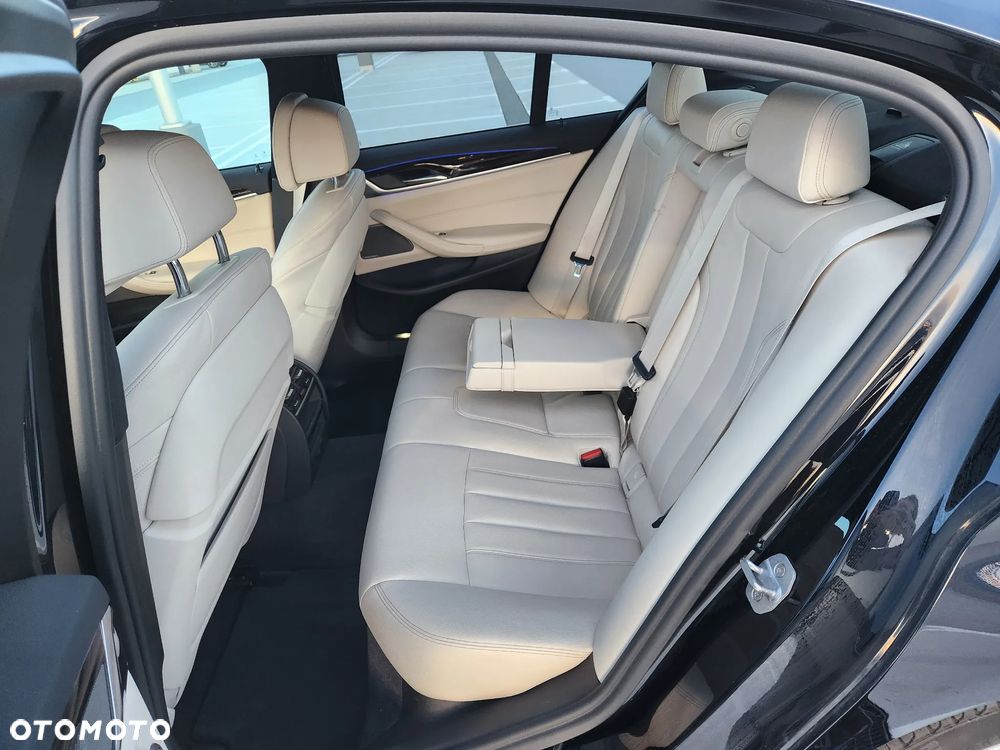 BMW Seria 5 530e iPerformance M Sport sport - 8