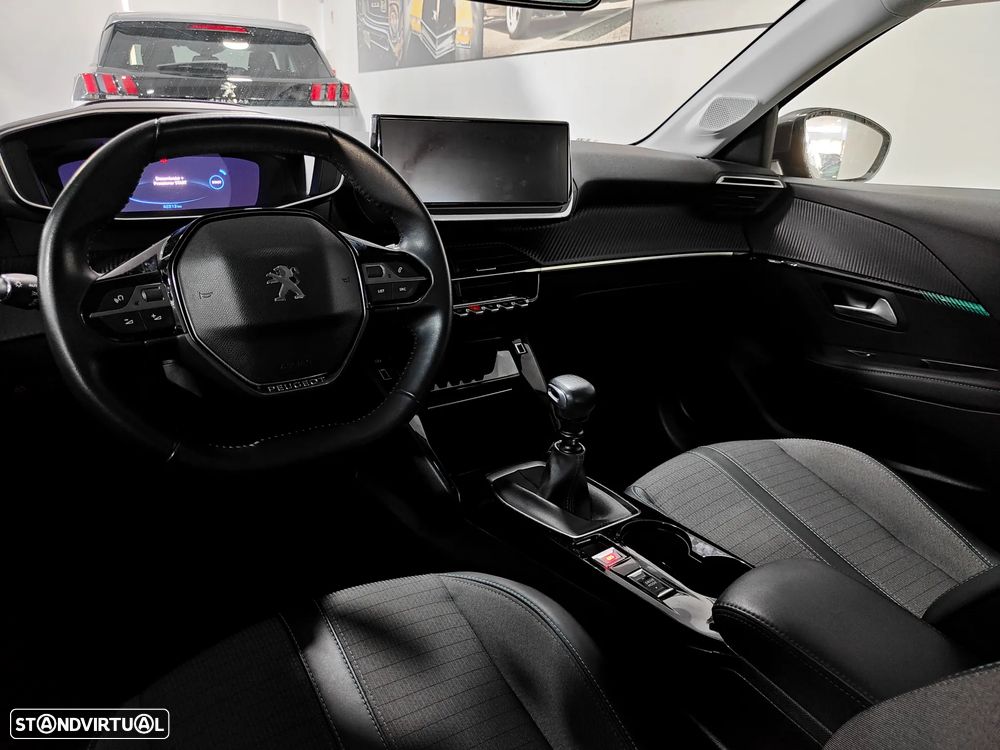 Peugeot 2008 1.2 PureTech Allure - 32