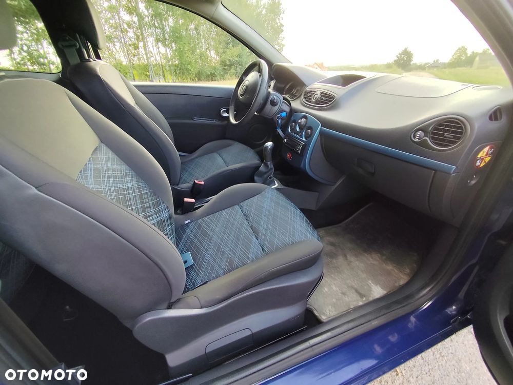 Renault Clio 1.2 16V Emotion - 11