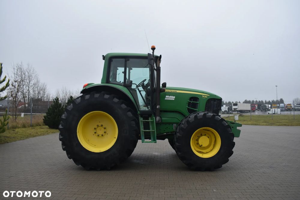 John Deere 7430 - 8