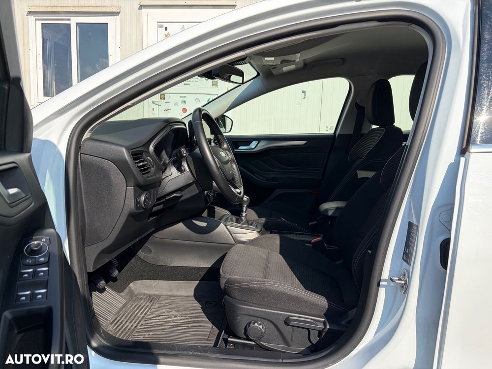 FORD Focus 2023 — imagine 8