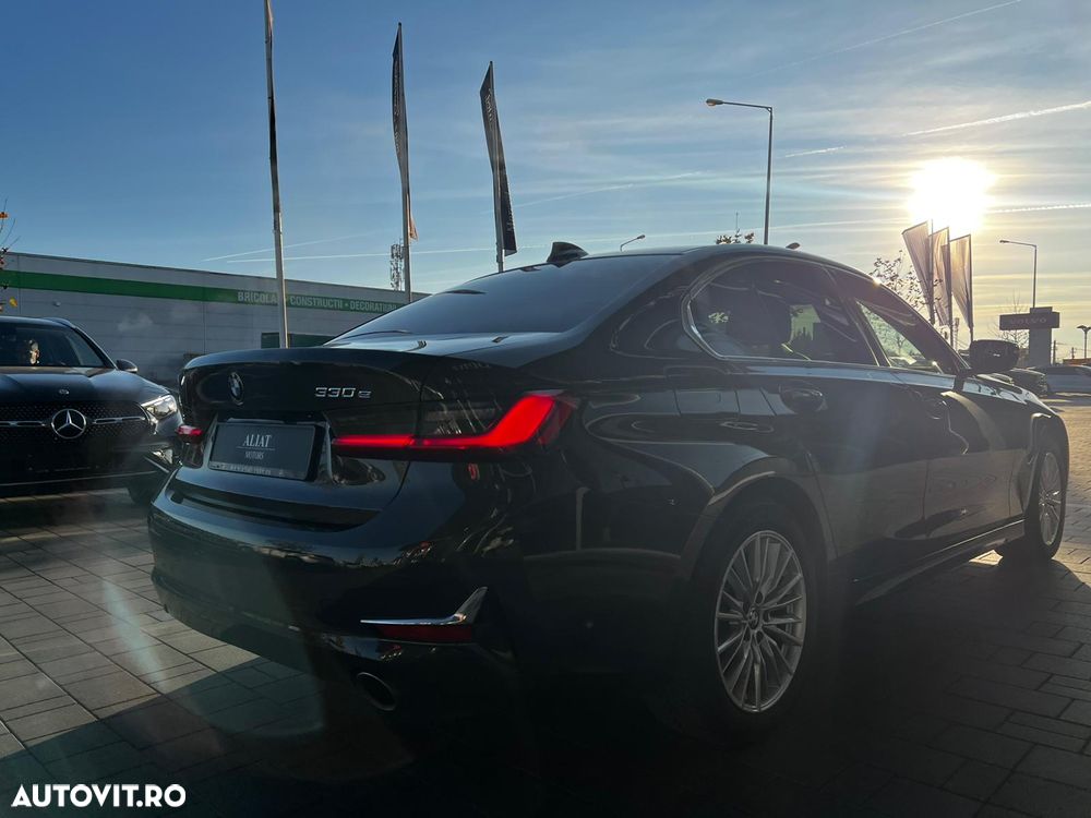 BMW Seria 3 330e Aut. Luxury Line - 4