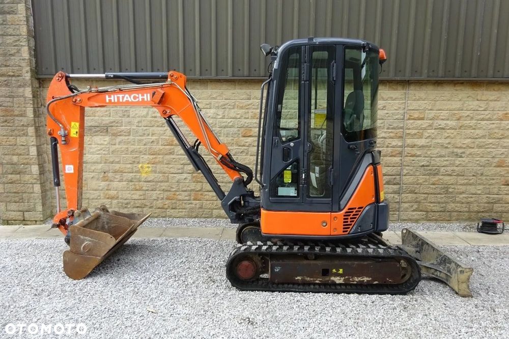 Hitachi ZX29U - 8