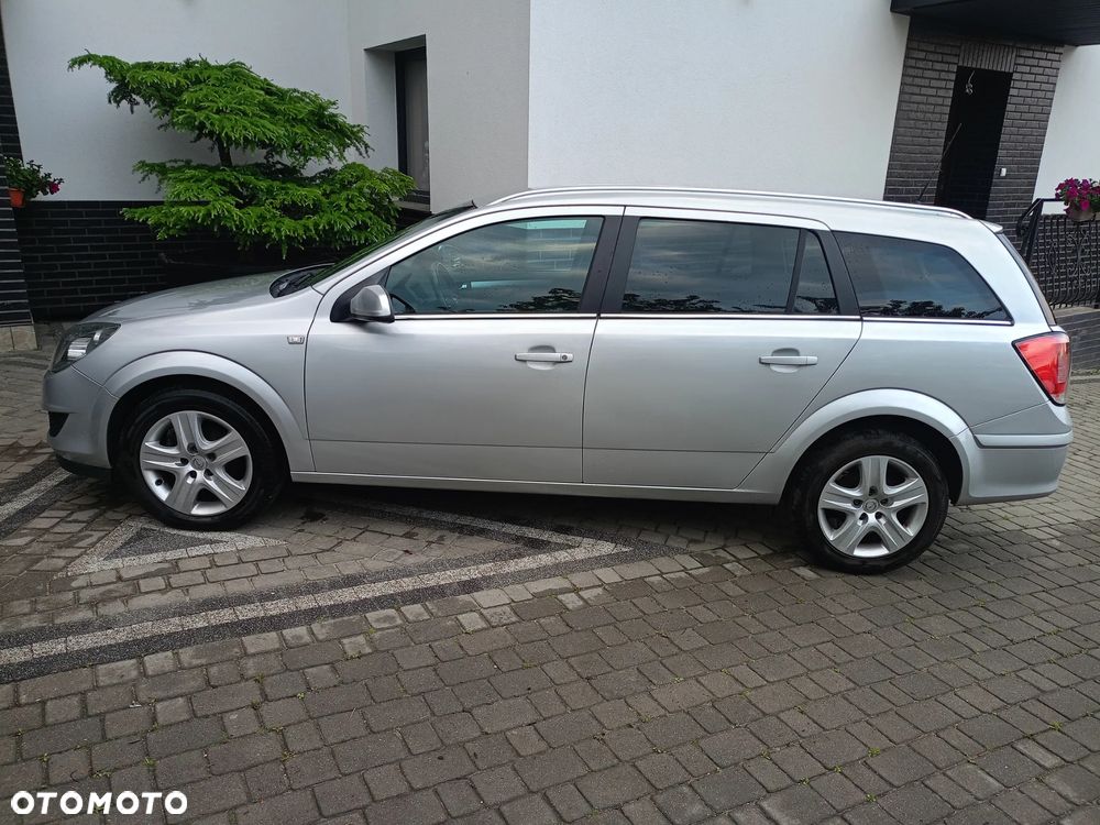 Opel Astra 1.6 150 Jahre - 4