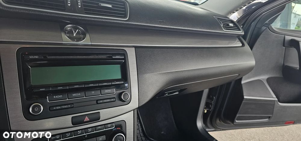 Volkswagen Passat 1.6 TDI BlueMotion - 14