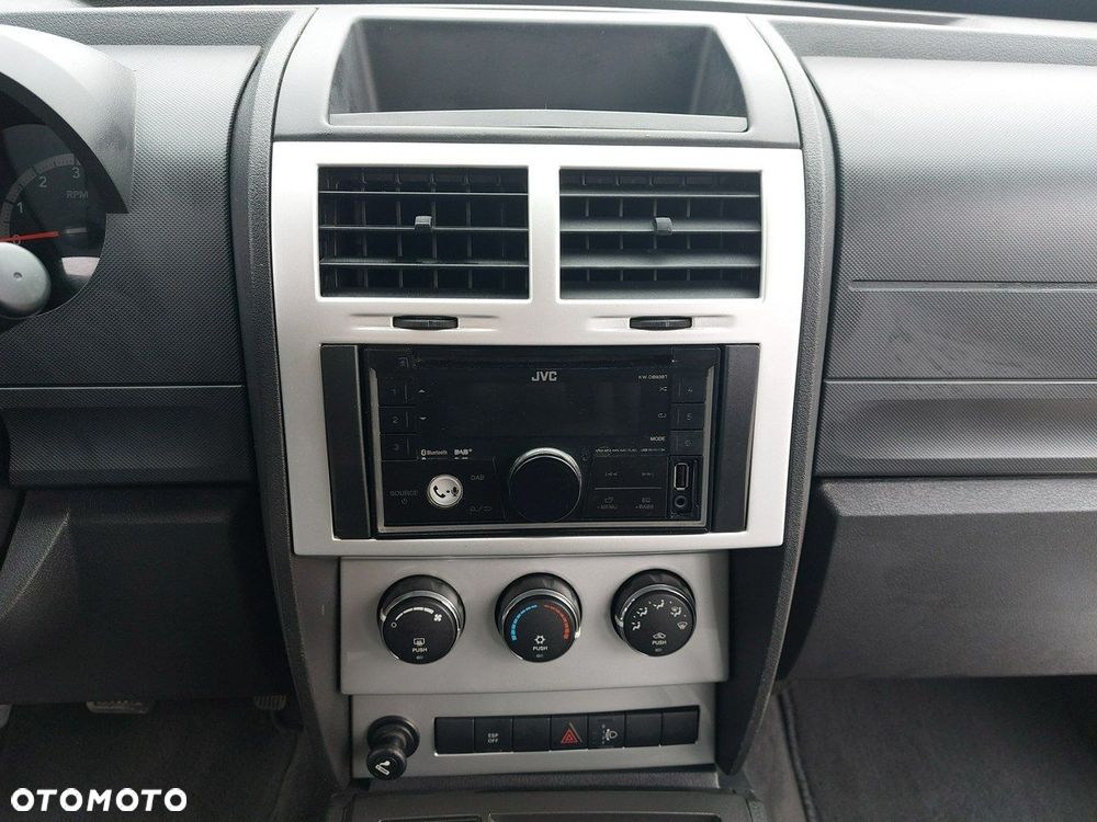 Dodge Nitro - 20