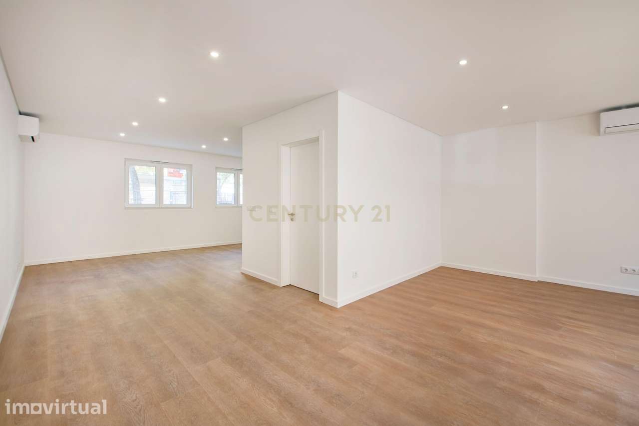 T0 totalmente reabilitado com 66 m² e potencial para T2 | Barreiro - Grande imagem: 2/14