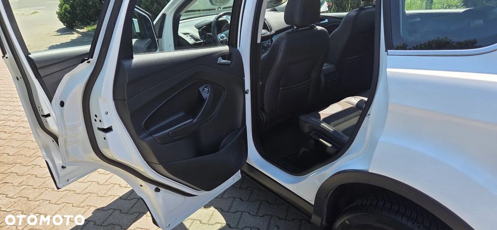 Ford Kuga 1.5 EcoBoost 2x4 Titanium - 24