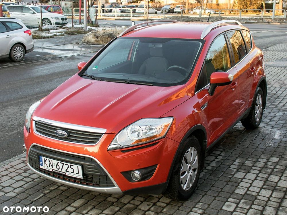 Ford Kuga 2.0 TDCi 2x4 Titanium - 4