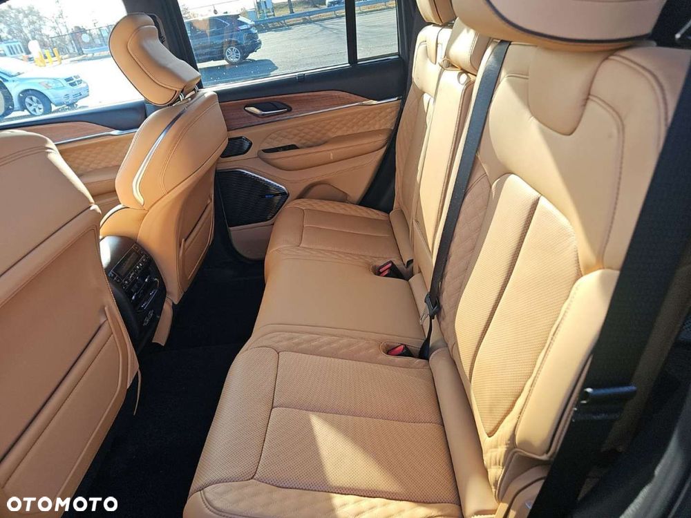 Jeep Grand Cherokee - 15