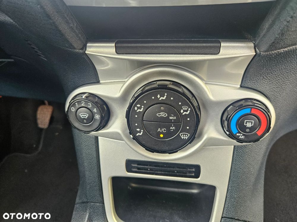 Ford Fiesta 1.4 Ghia EU5 - 5