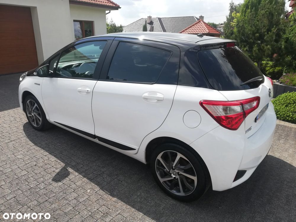 Toyota Yaris Hybrid 100 Premium - 9