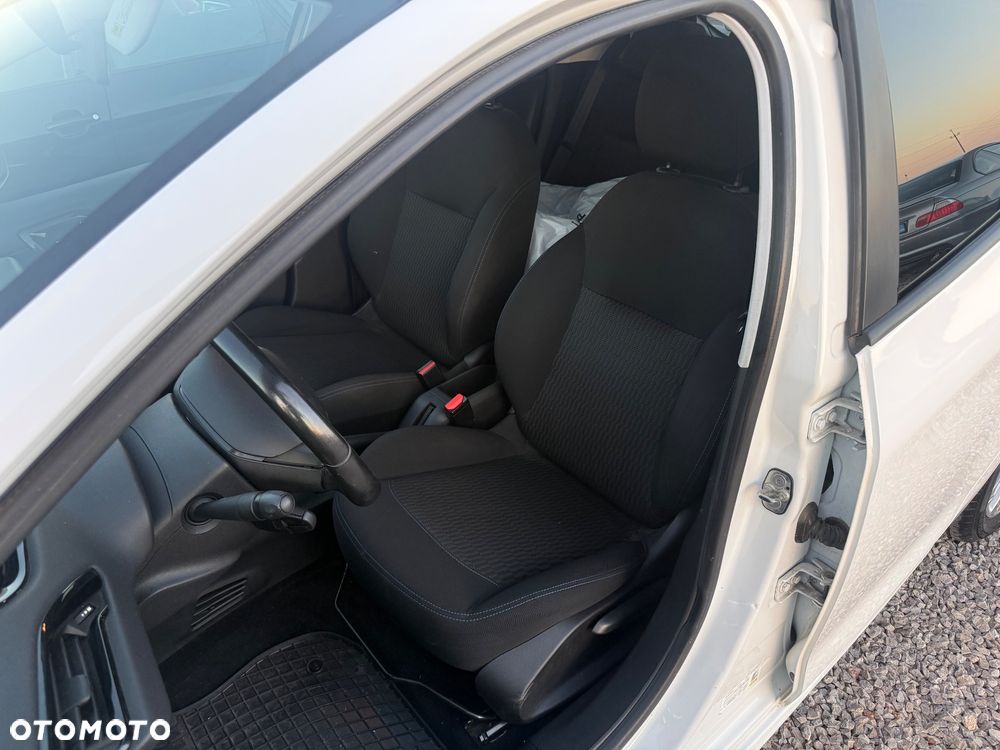 Peugeot 208 - 15
