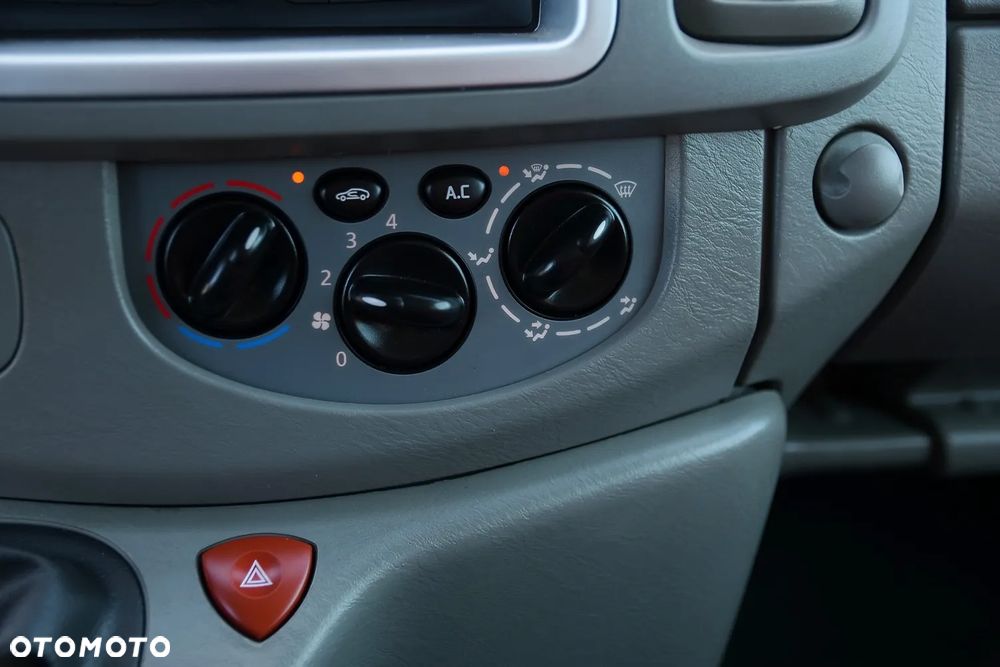 Opel Vivaro - 27
