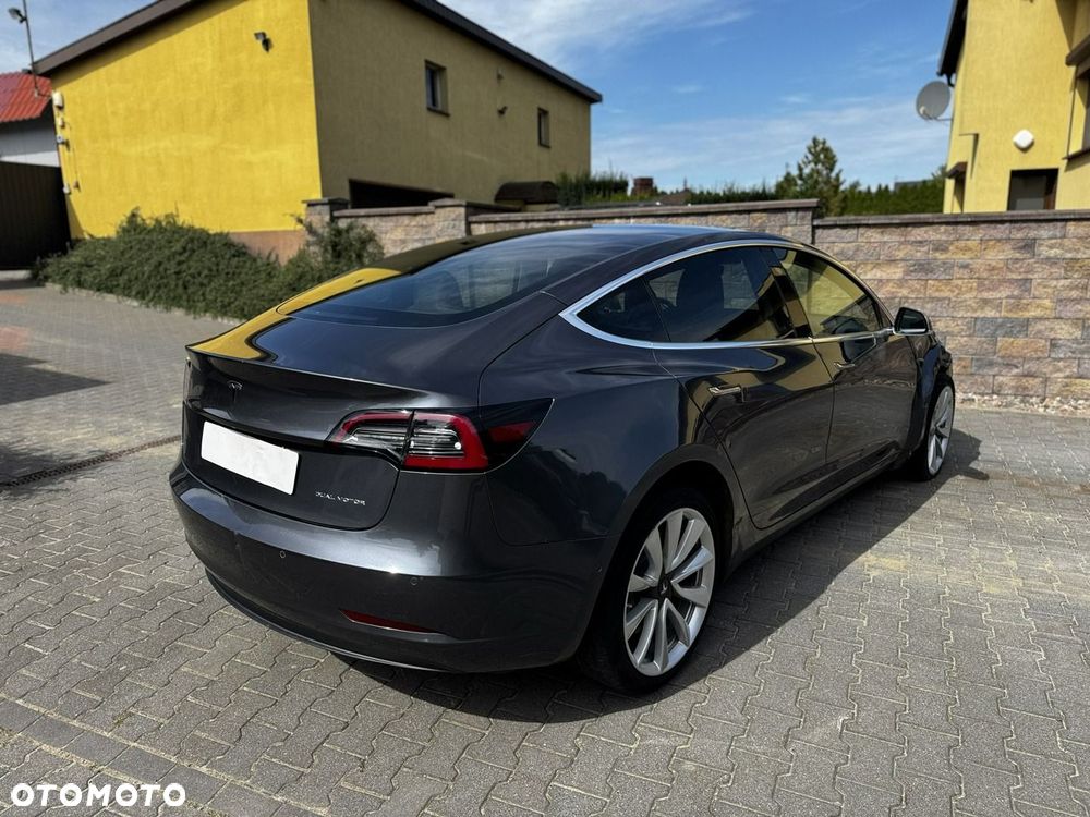 Tesla Model 3 - 3