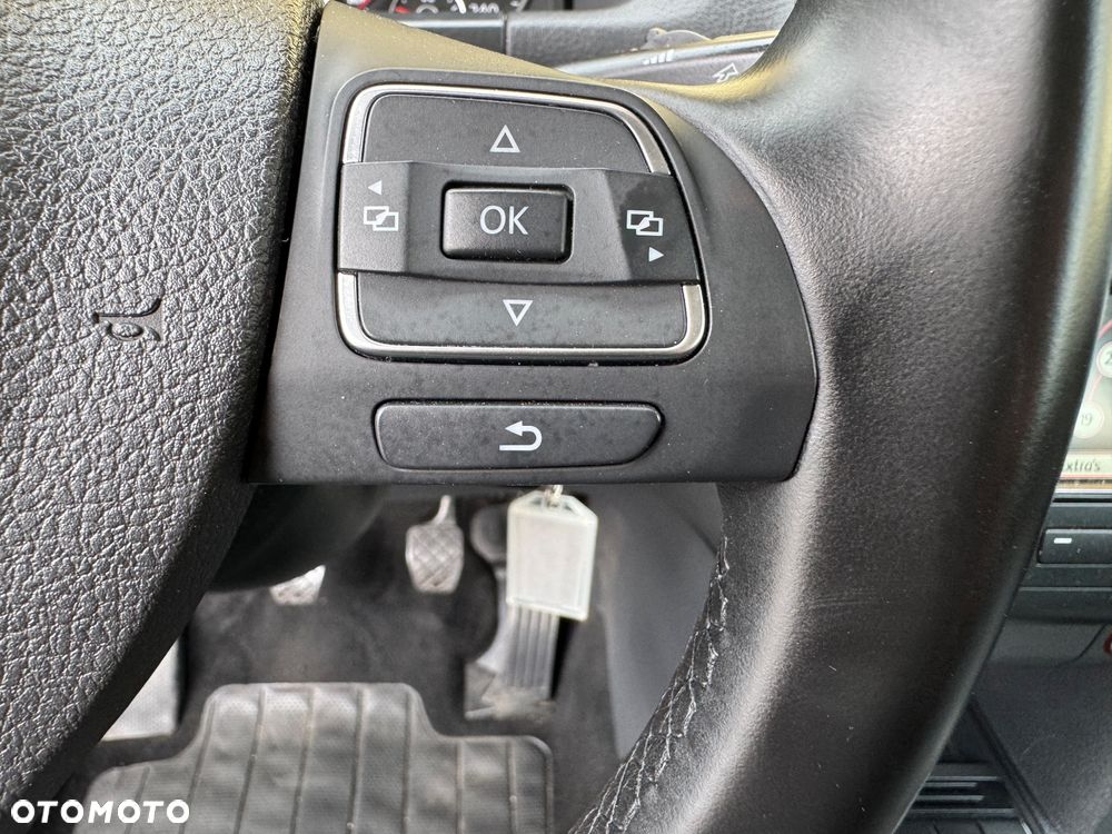 Volkswagen Touran 1.6 TDI DPF BlueMotion Technology Comfortline - 14