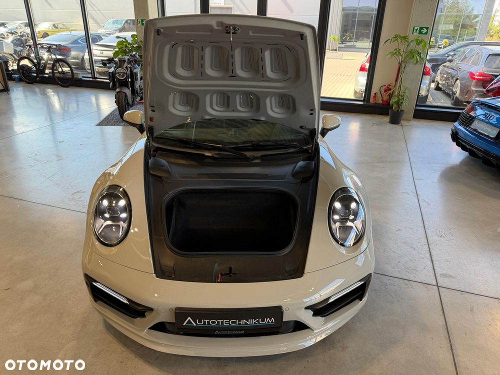 Porsche 911 Carrera 4S - 32