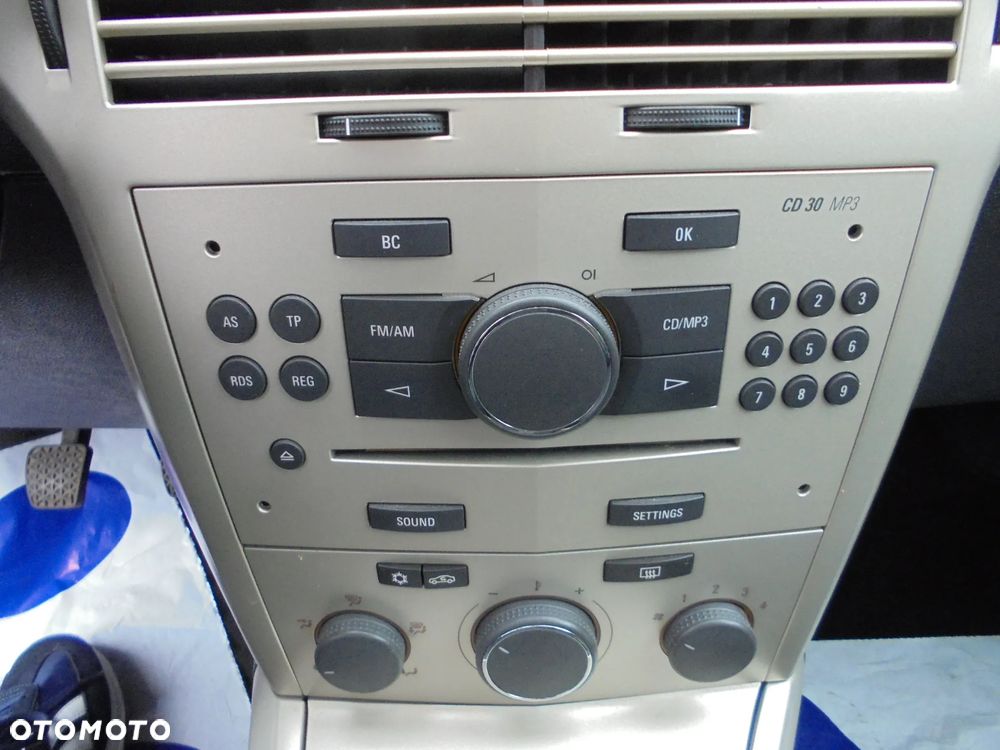 Opel Astra III 1.6 Cosmo - 17