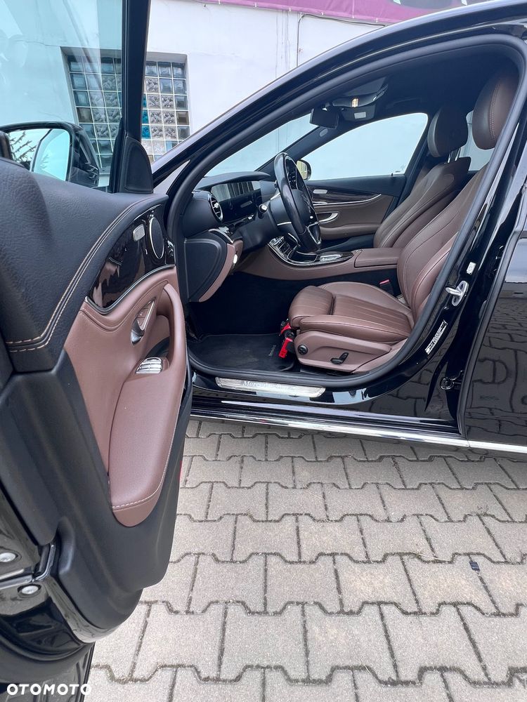 Mercedes-Benz Klasa E 220 d 4-Matic Exclusive - 23