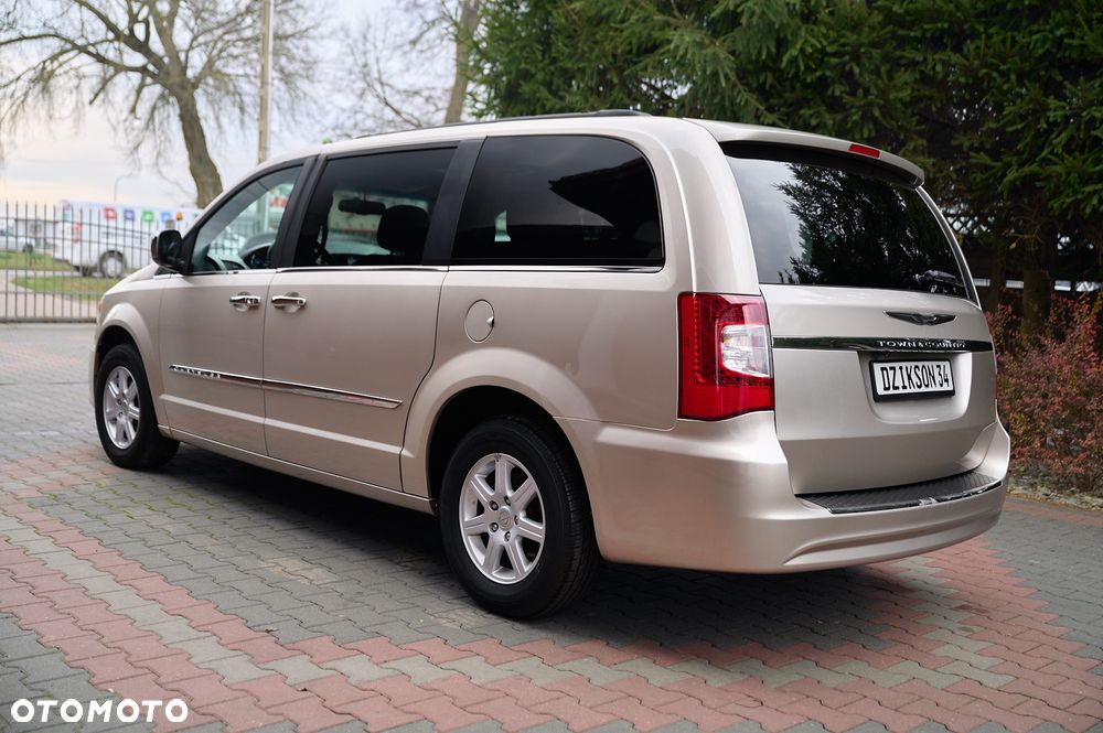 Chrysler Town & Country 3.6 Limited - 9