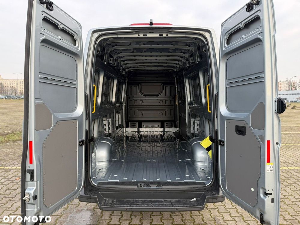 Volkswagen Crafter 35 2.0 TDI L4H3 4490 177KM AUTOMAT - 8