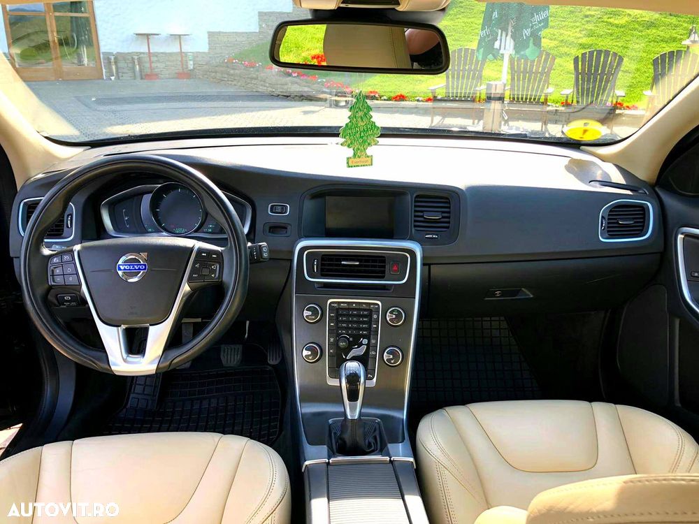Volvo V60 D4 Summum - 4