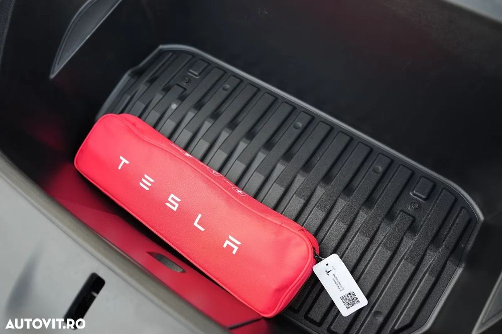 Tesla Model Y Long Range Dual Motor AWD - 24