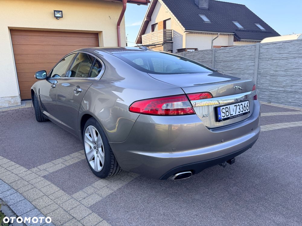 Jaguar XF 2.7 V6 Premium Luxury - 12