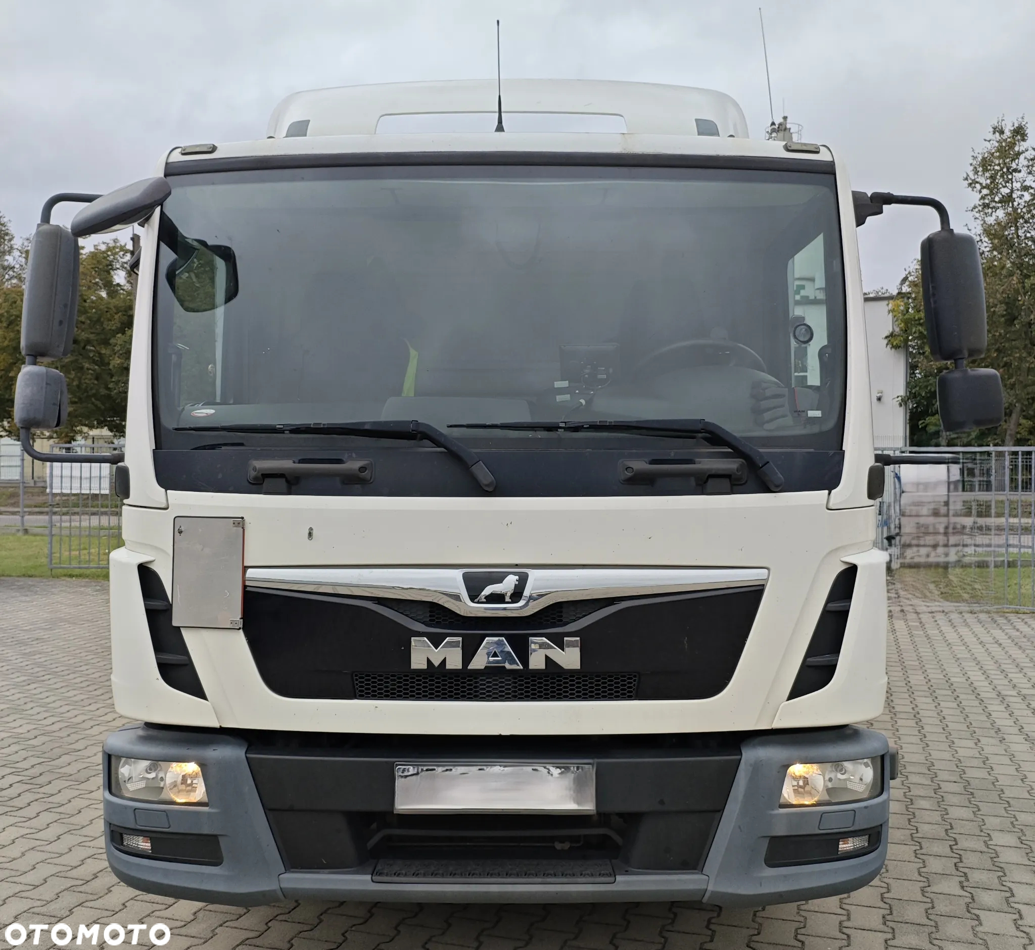 MAN TGL 12.220 - 9