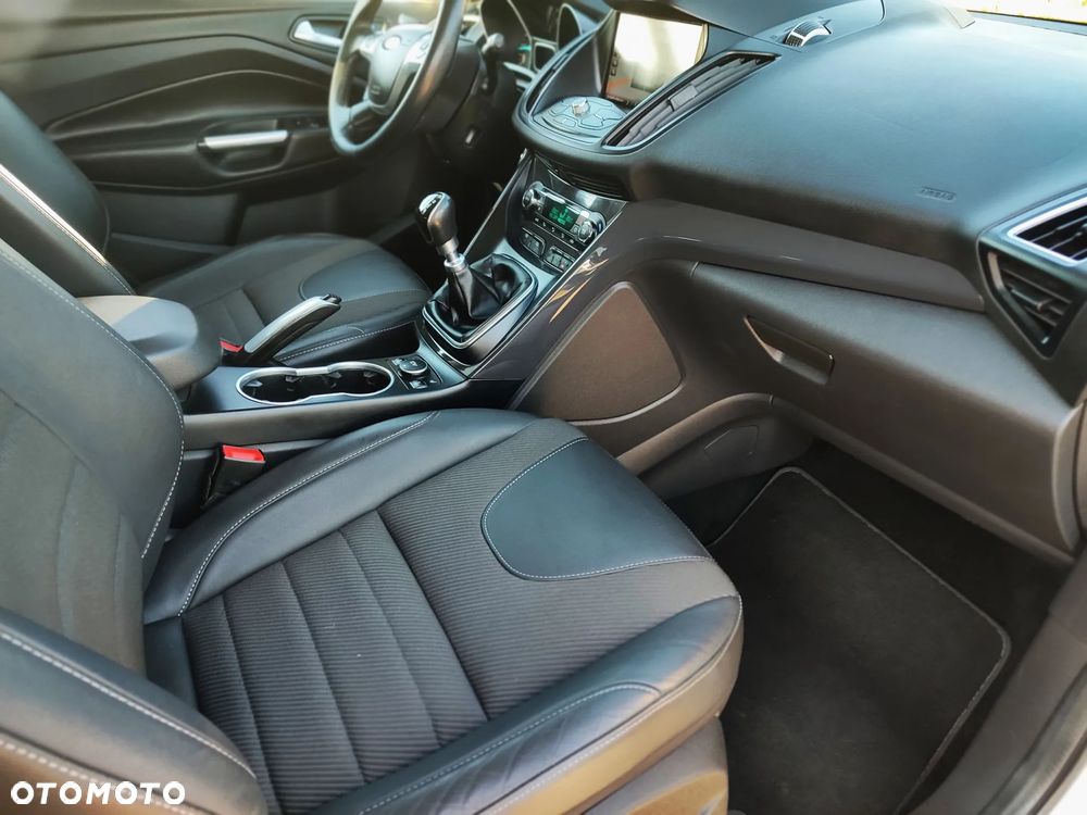 Ford Kuga 2.0 TDCi 2x4 Titanium - 33