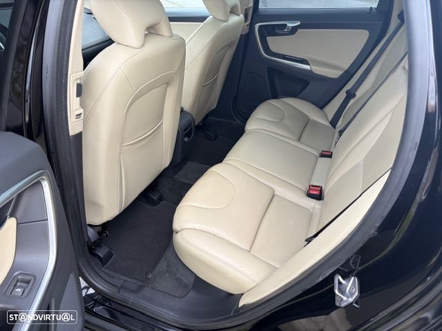 Volvo XC 60 2.0 D4 Dynamic Edition Geartronic - 4