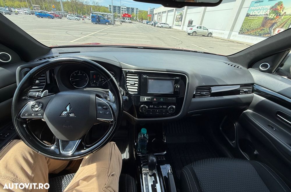Mitsubishi Outlander - 10