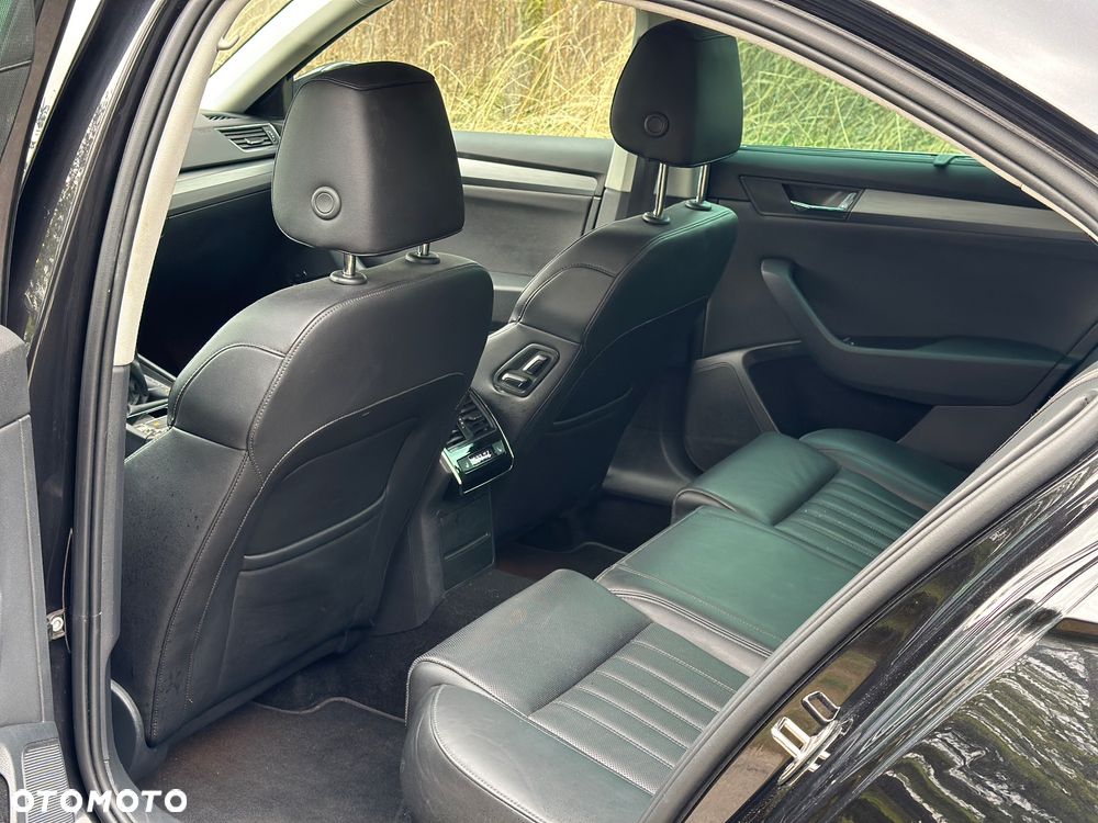 Skoda Superb 2.0 TDI Premium Edition - 32