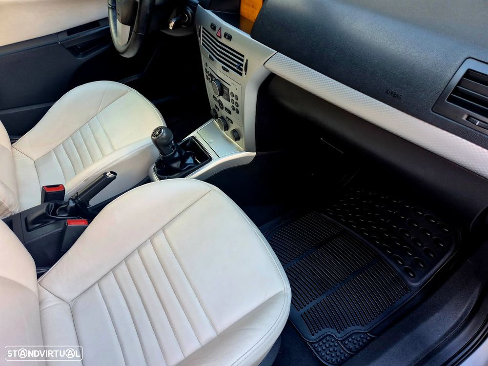 Opel Astra GTC 1.9 CDTI DPF Sport - 30