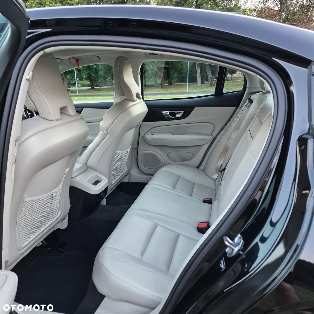 Volvo S60 T5 Momentum Pro - 16