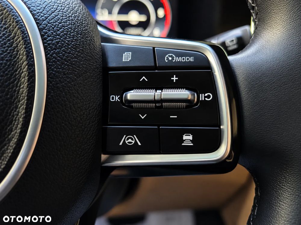 Kia Carnival - 11