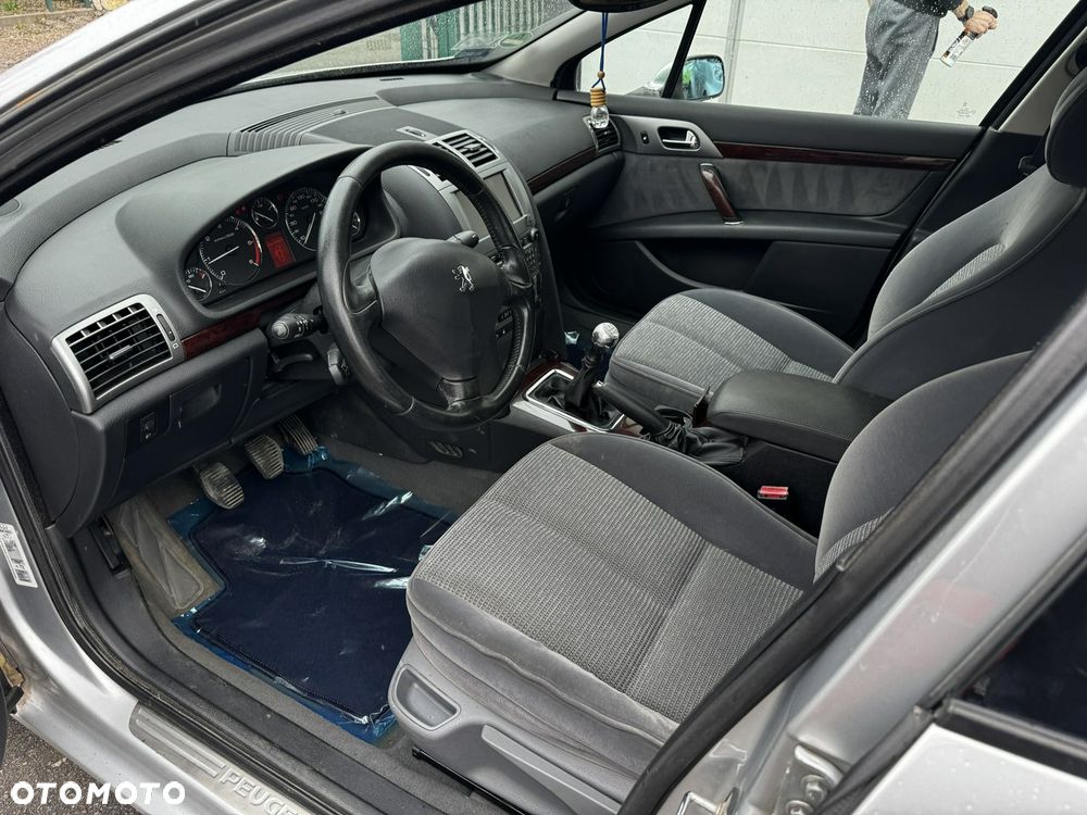 Peugeot 407 - 13