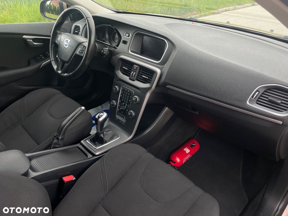 Volvo V40 D2 Momentum - 16