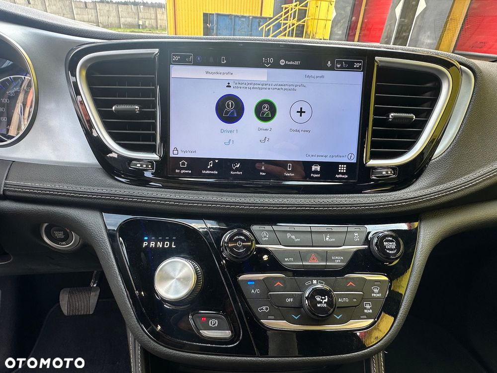 Chrysler Pacifica - 17