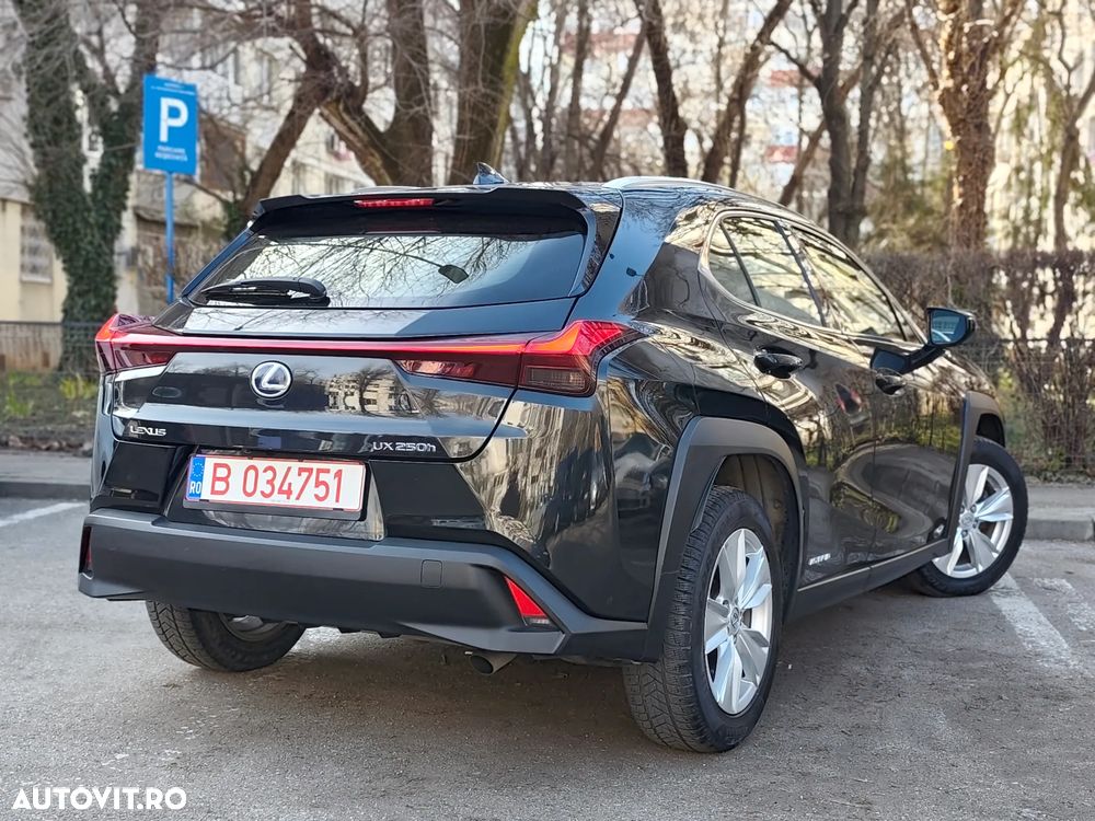Lexus UX 250h Business Edition - 3